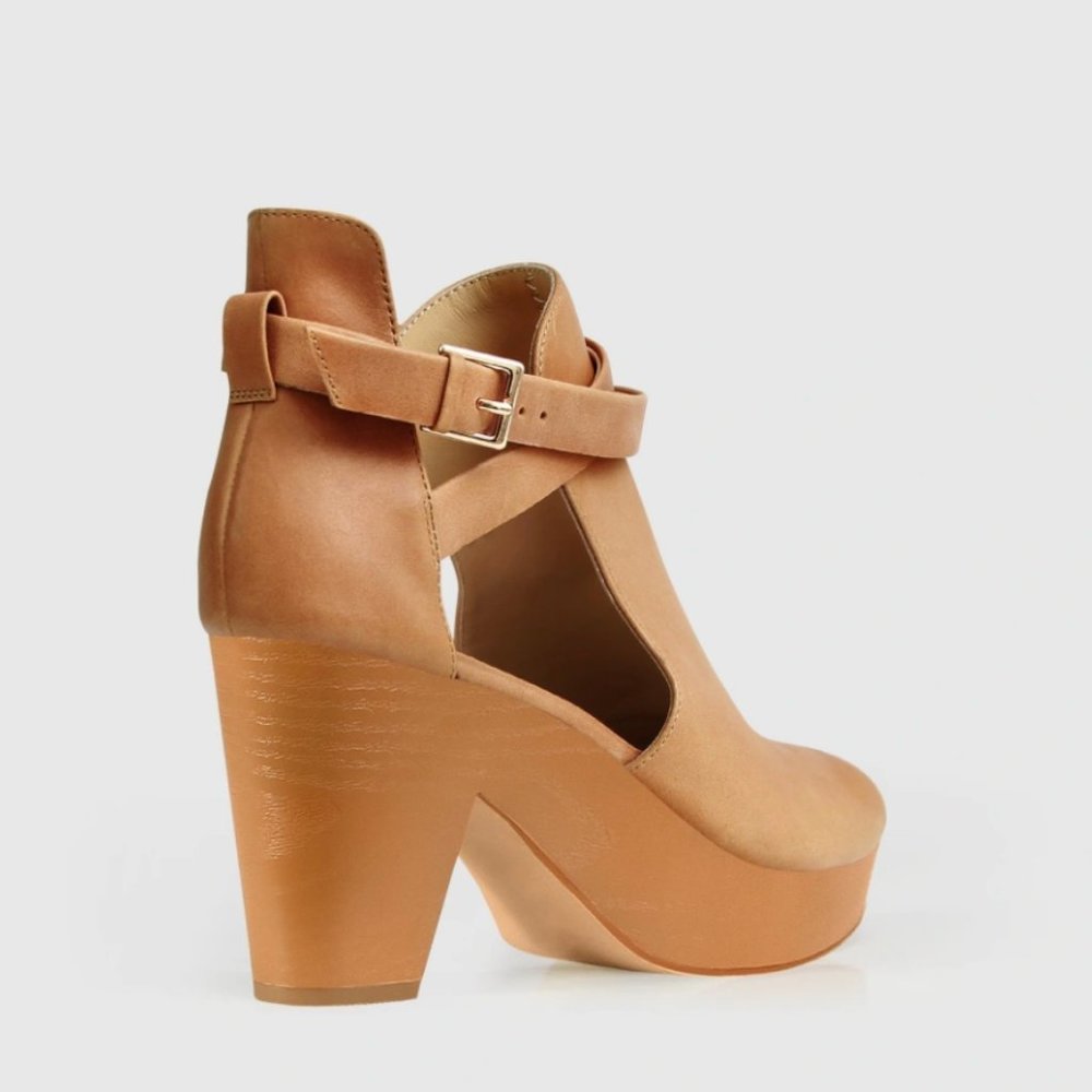 BELLE & BLOOM FEARLESS CLOG ANKLE BOOT - TAN - SIZE 9 - NWT - NEVER WORN - Picture 2 of 4